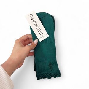 FREE PEOPLE FP MOVEMENT GREEN RUFFLE SPORT SOCKS NWT
